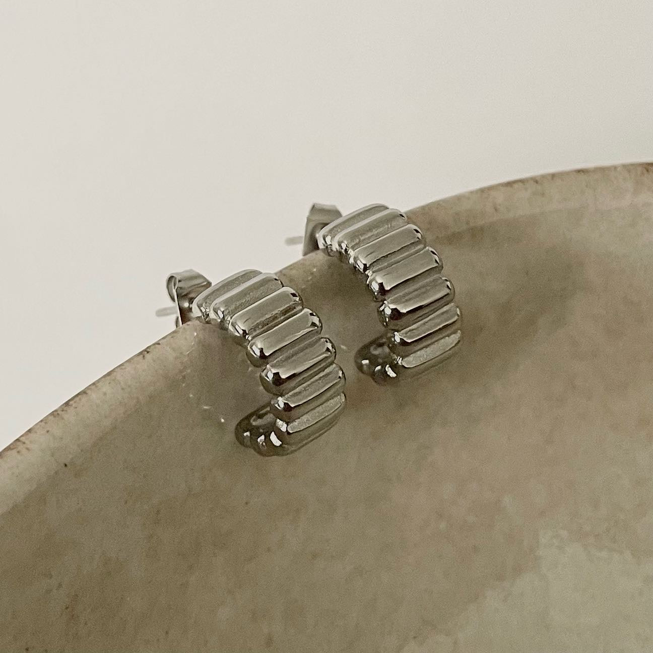 Mini Emma Ribbed Silver Hoops